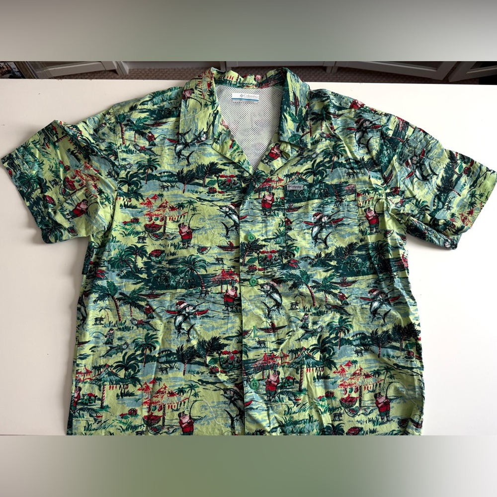 Columbia Short Sleeved Trollers Best PFG Santa Fishing Christmas Shirt Size S